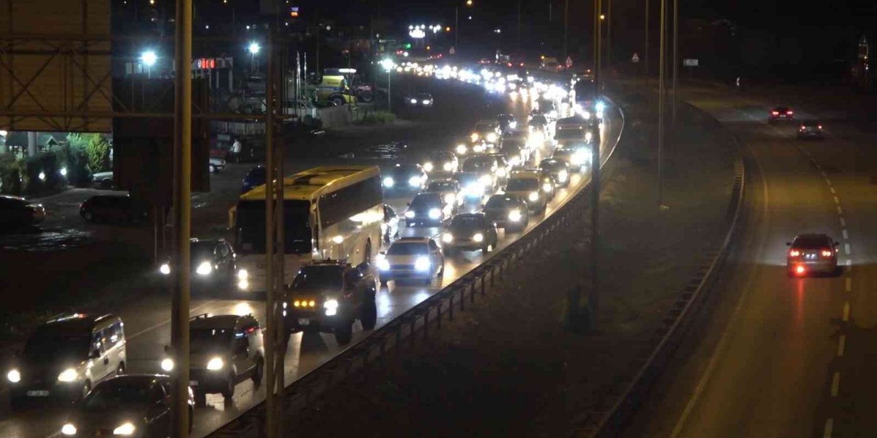 'Kilit Kavşak' Kırıkkale’de Tatilcilerin Dönüş Çilesi Böyle Görüntülendi