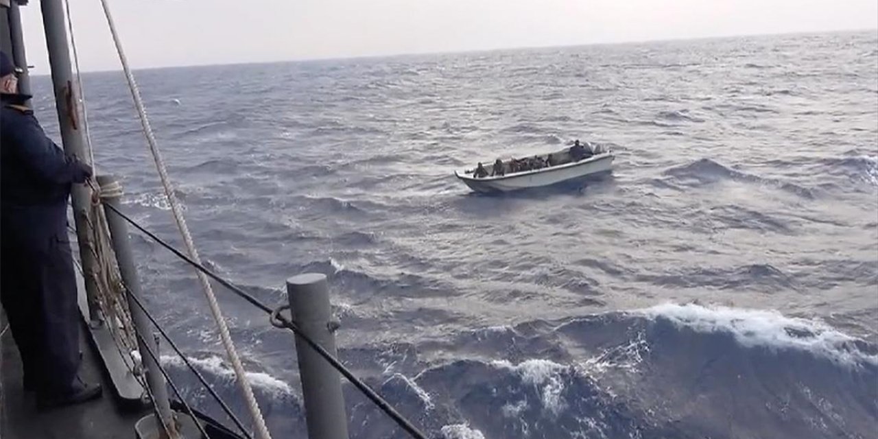 Türk Askeri Libya Açıklarında17 Düzensiz Göçmeni Kurtardı