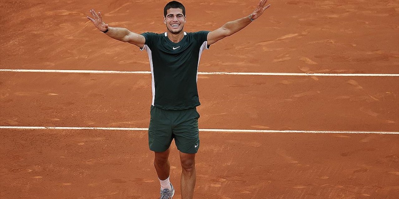 Novak Djokovic'i Yenen 19 Yaşındaki Alcaraz, Madrid Açık'ta Finale Yükseldi