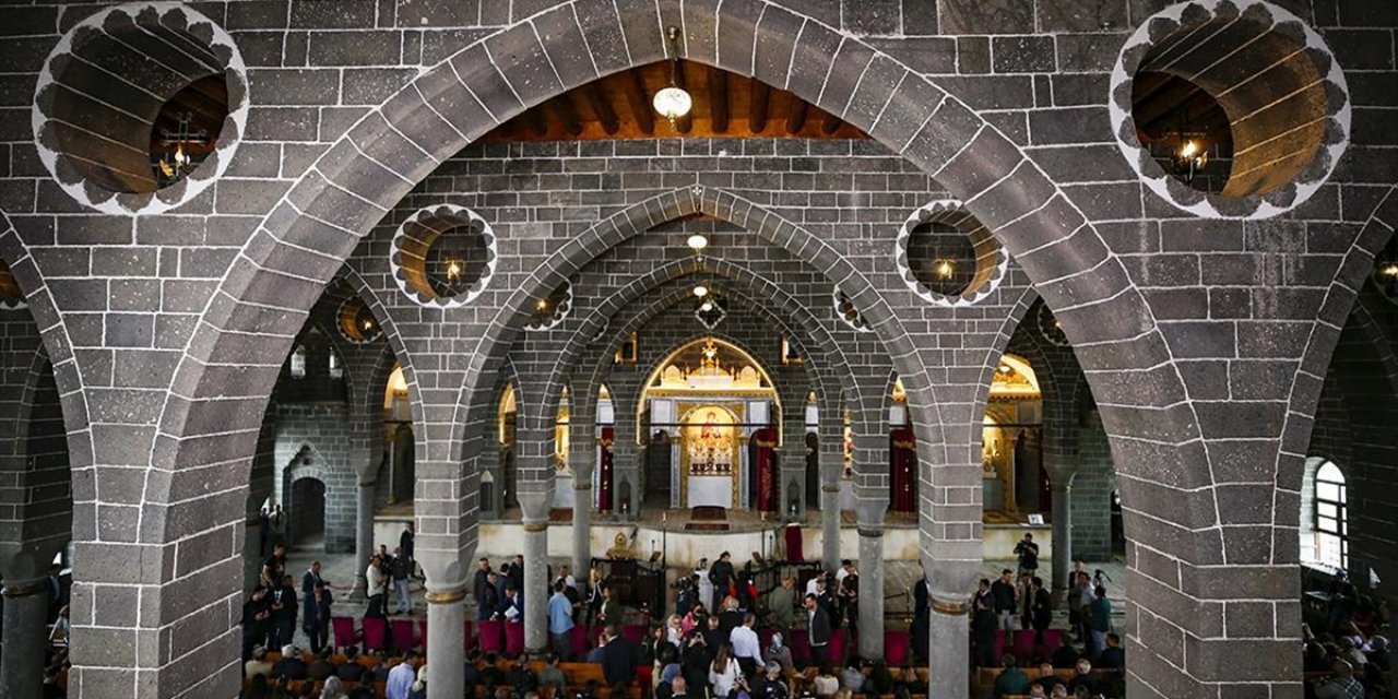 Surp Giragos Ermeni Kilisesi Ziyaretçilere Açıldı