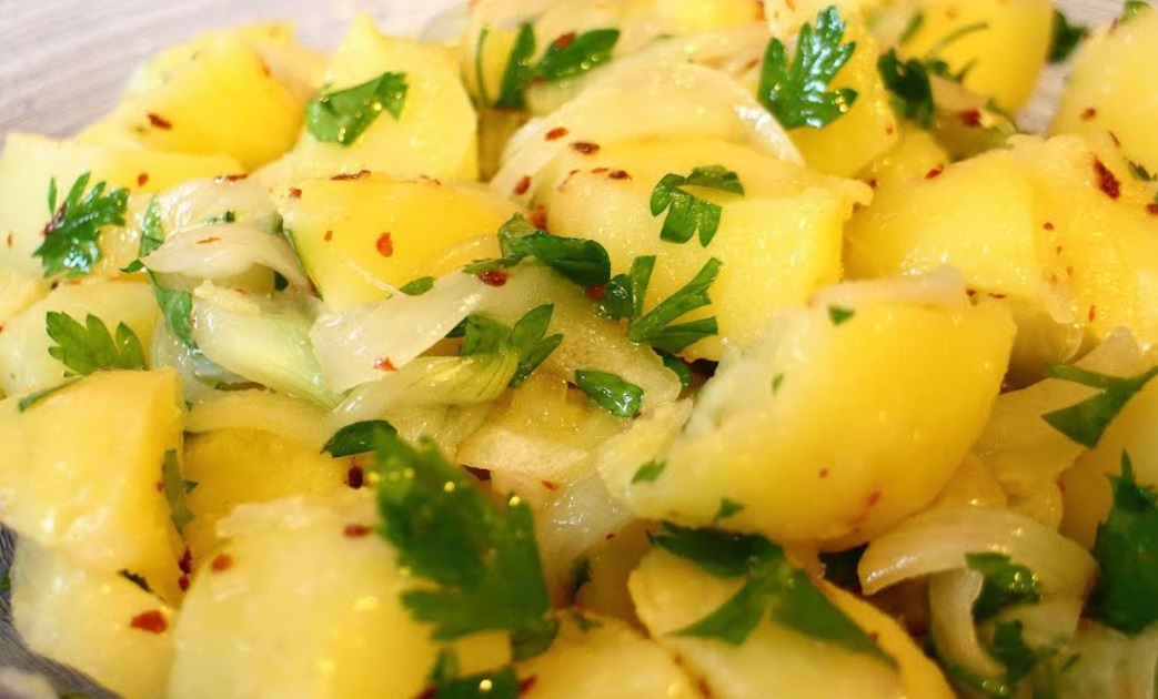 Patates salatası yaparken bunu deneyin çok daha lezzetli olmasını sağlıyor