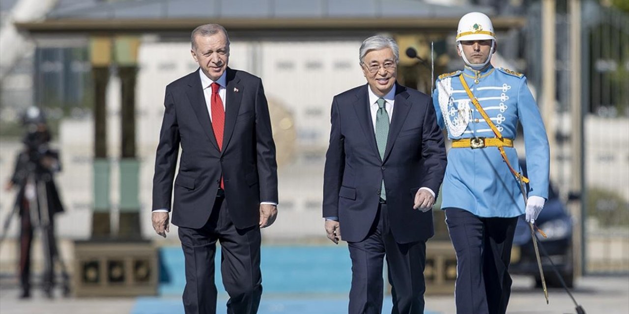 Cumhurbaşkanı Erdoğan, Kazakistan Cumhurbaşkanı Tokayev ile Bir Araya Geldi