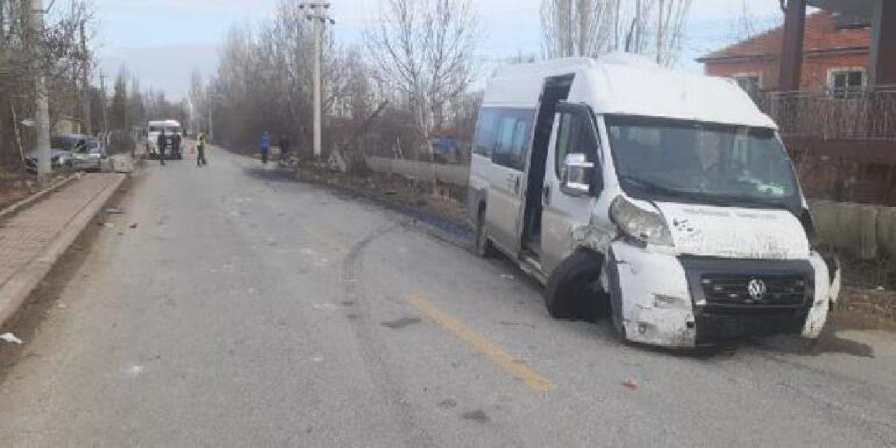 Konya’da İki Okul Servisi Kafa Kafaya Çarpıştı: 2'si Ağır 14 Kişi Yaralı