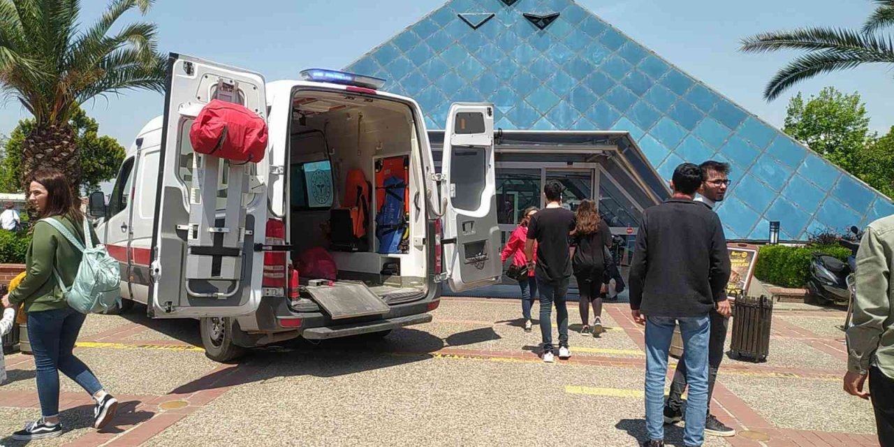 Bursa’da Avm’de Çökme Meydana Geldi, Olay yerine çok sayıda ekip gönderildi