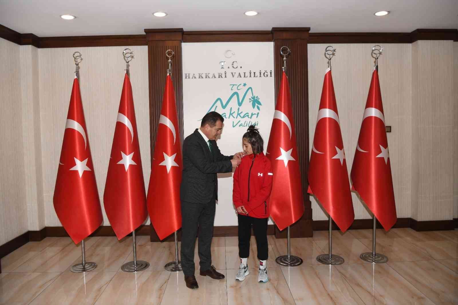 Hakkarili Güreşçi Nurgül Ab Türkiye İkincisi Olarak bir rekora imza attı