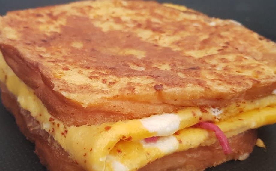 Tost makinesinden daha lezzetli tavada tost yapmanın püf noktası! Kahvaltılarınız şenlenecek