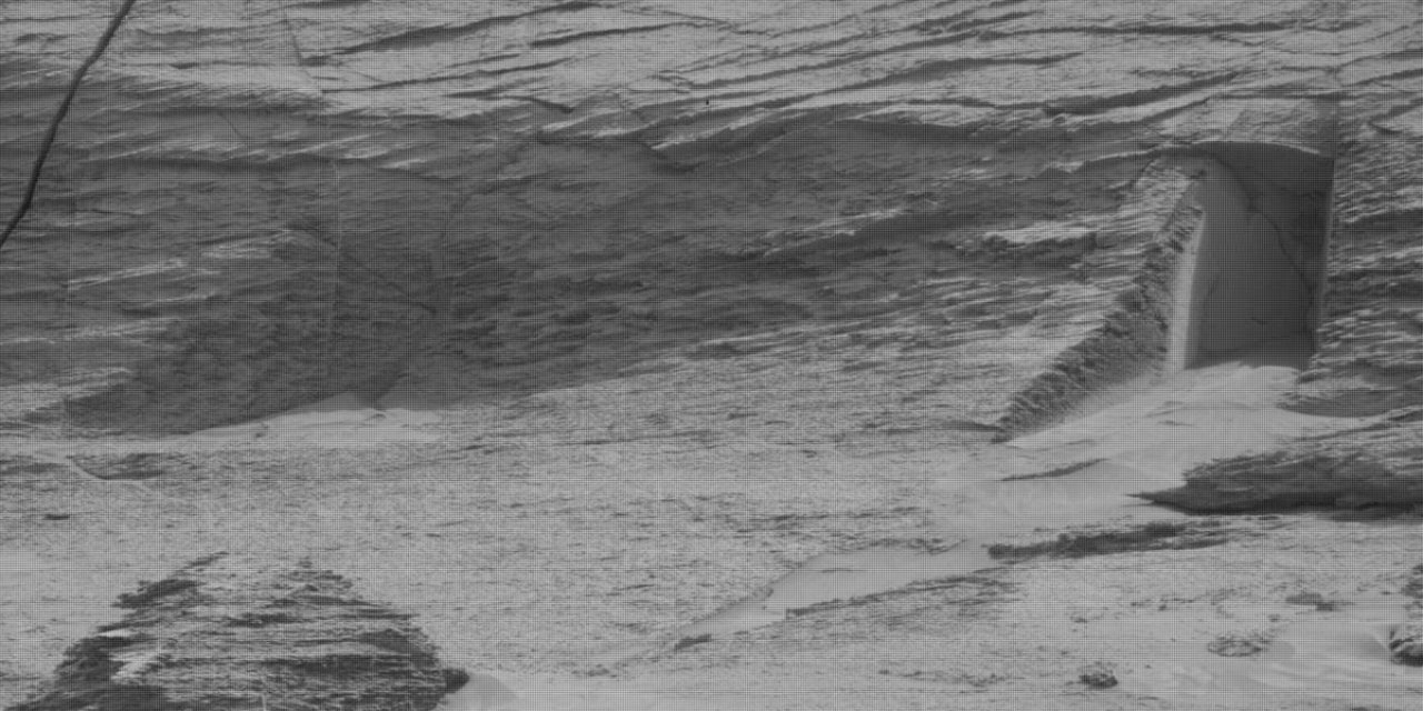 NASA'nın Mars’ta 'Gizemli Kapı' Keşfi Sonrası Uzaylıların Var Olduğu İddiası Tekrar Gündeme Geldi