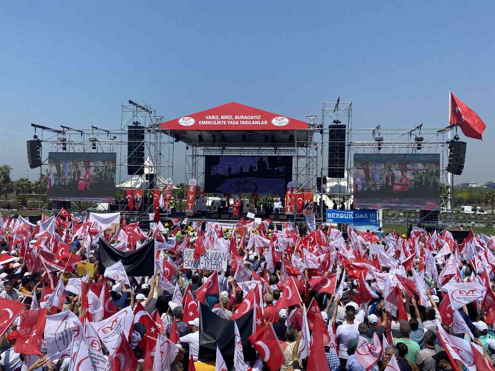 Emeklilikte Yaşa Takılanlar Maltepe’de Miting Düzenlediler