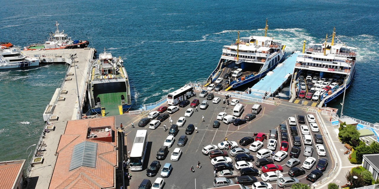 Çanakkale’de Olumsuz Hava Koşulları Nedeniyle Feribot Seferleri İptal Edildi