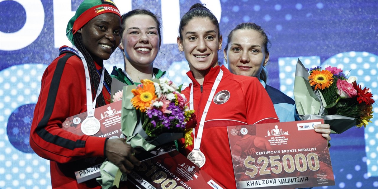 Milli Sporcu Sema Çalışkan, Dünya Kadınlar Boks Şampiyonası'ndan Bronz Madalyanın Sahibi Oldu