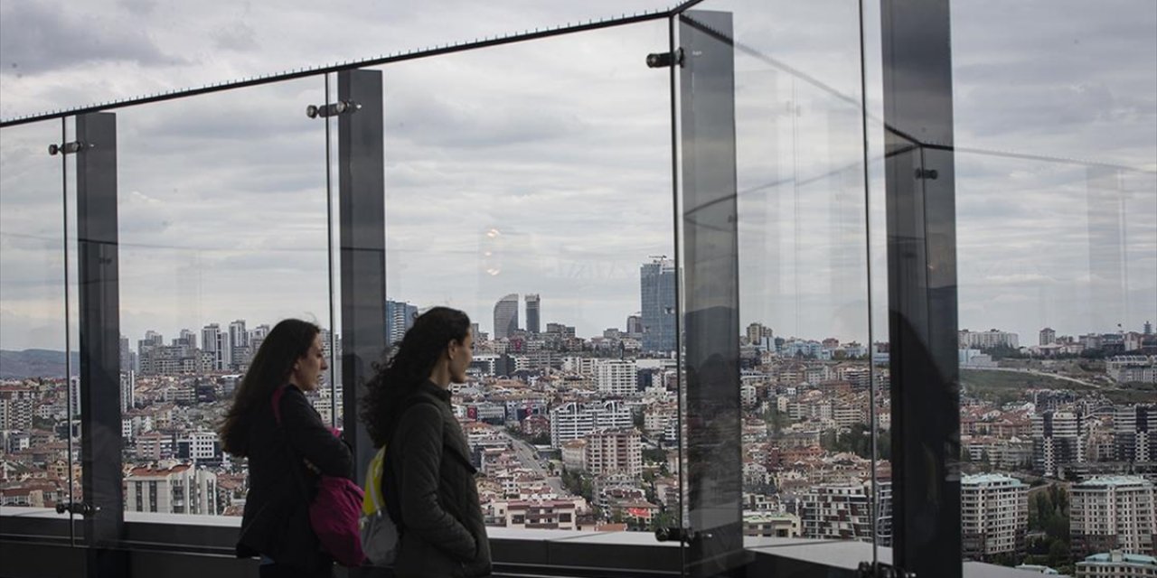 Atakule'nin 125 Metre Yükseklikteki Seyir Terası İlk Ziyaretçilerini Ağırladı