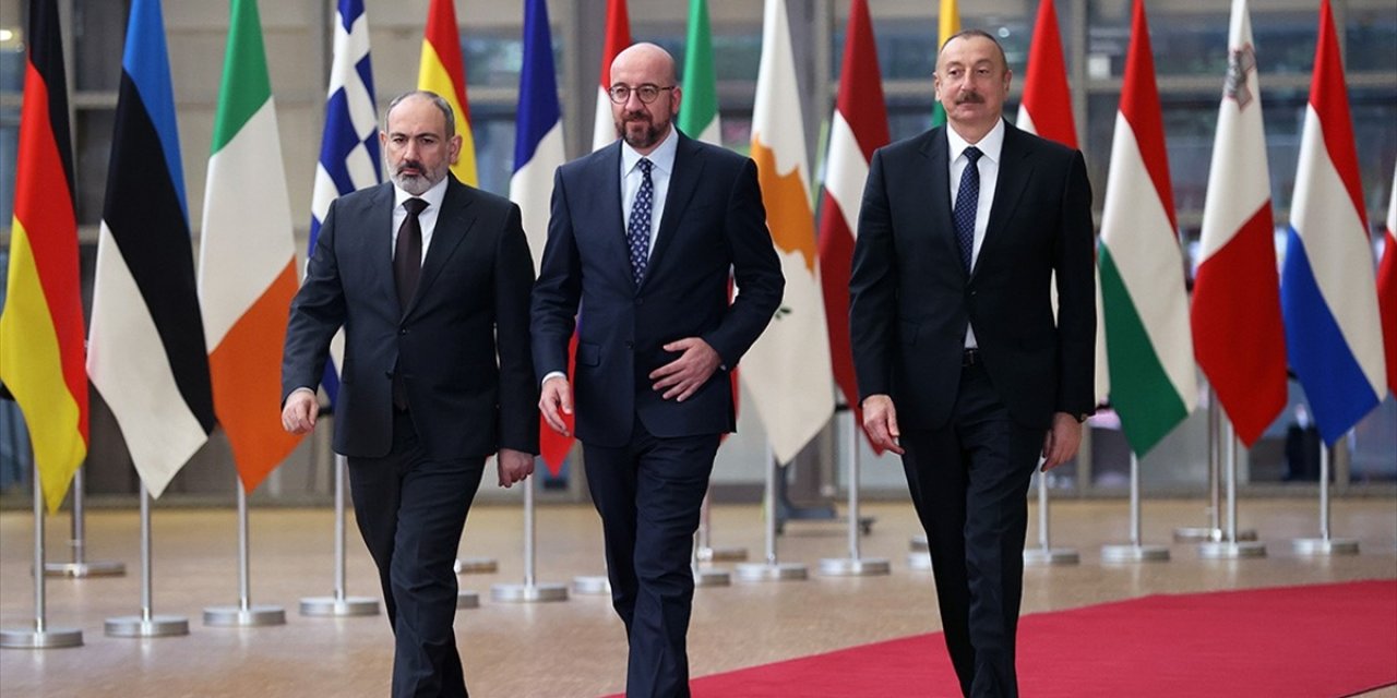 Anlaşmaktan Uzak İki Lider Aliyev ve Paşinyan Üçüncü Kez Bir Araya Gelecek