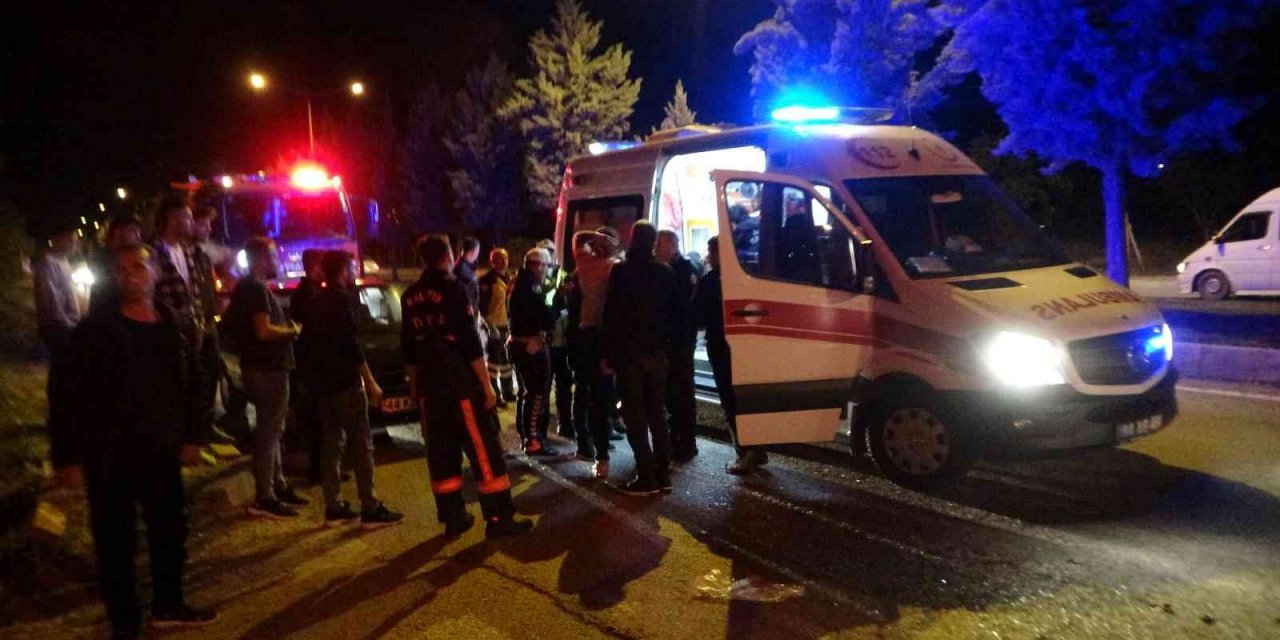 Kazada Arkadaşı Yaralanan Sürücü Aynı Ambulansa Binmek İçin Ortalığı Birbirine Kattı