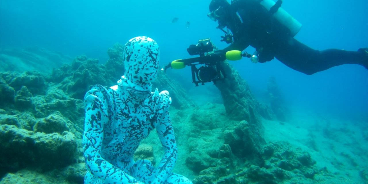 Bodrum'da Açılan Su Altı Heykel Sergisi Ziyaretçilerini Bekliyor