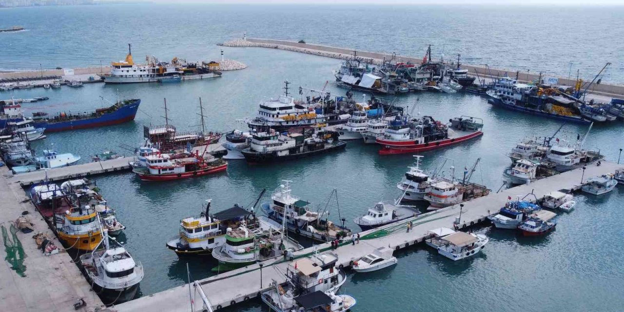 Akdeniz’de Orkinos Avına Fırtına Engeli