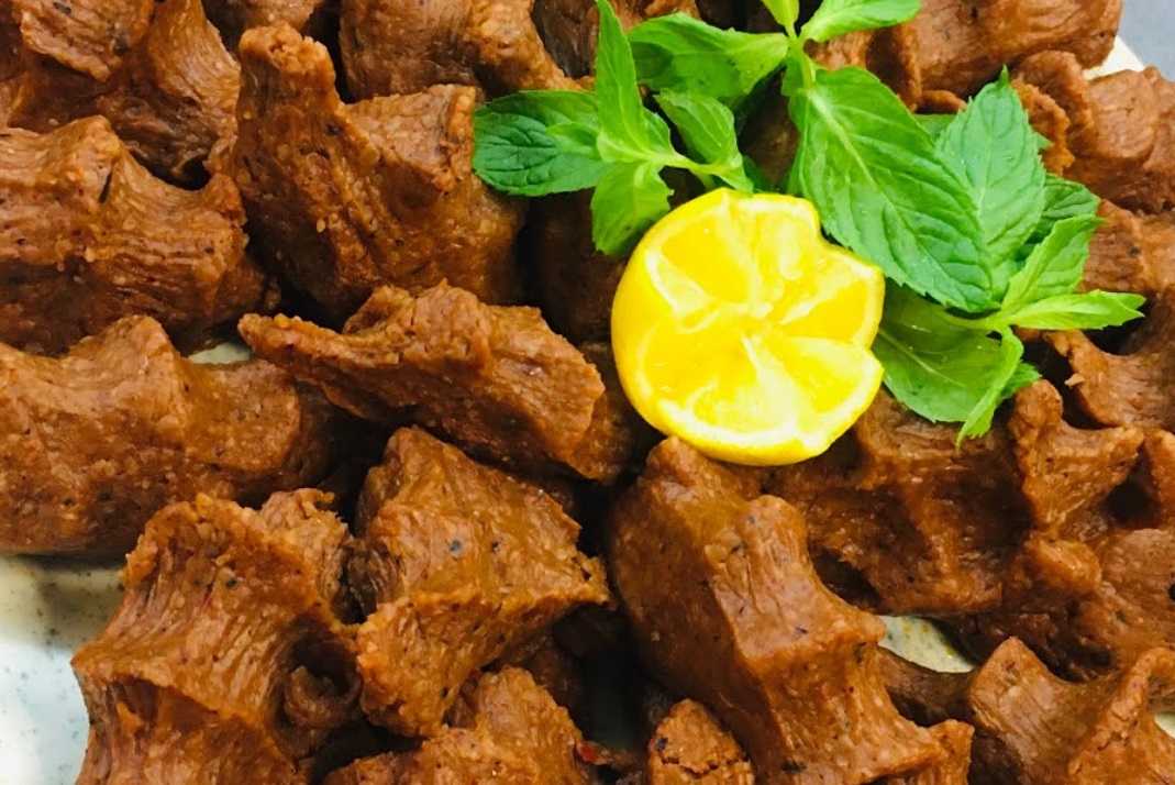 Usta aşçıların uyguladığı yöntemle asla dağılmayan 10 dakikada en leziz çiğ köfte tarifi