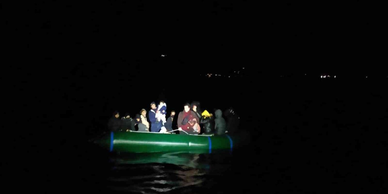 Ege Denizi'nde Yunan Unsurları Tarafından Türk Karasularına İtilen 34 Düzensiz Göçmen Kurtarıldı