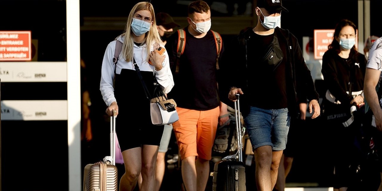 Antalya'ya Gelen Turist Sayısı Yüzde 217 Artışla Rekor Kırdı