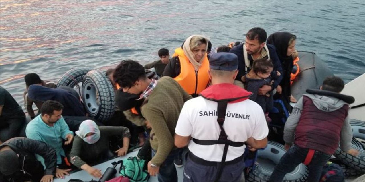 İzmir'de Düzensiz Göçmen Avı: 297 Kişi Yakalandı, 2 Kişi Gözaltına Alındı