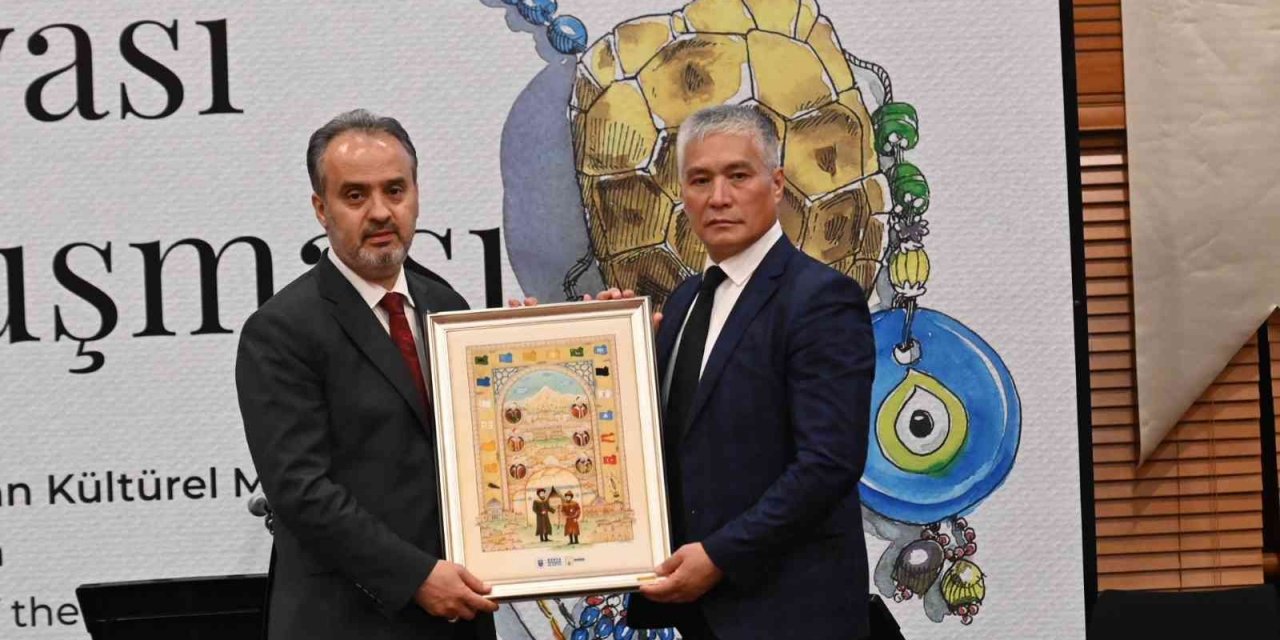 UNESCO'dan Bursa Büyükşehir Belediye Başkanı Aktaş’a Fahri Profesörlük