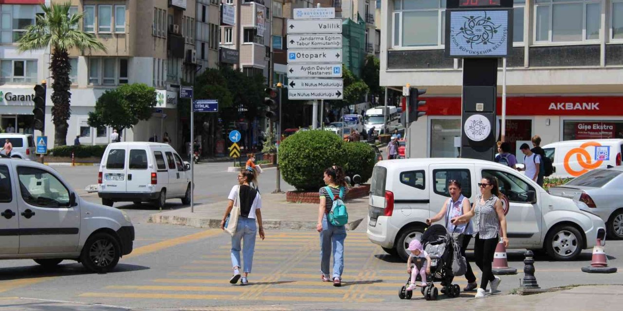 Sıcaklıklar Mevsim Normallerini Aştı, Vatandaşlar Şaşkınlık Yaşadı