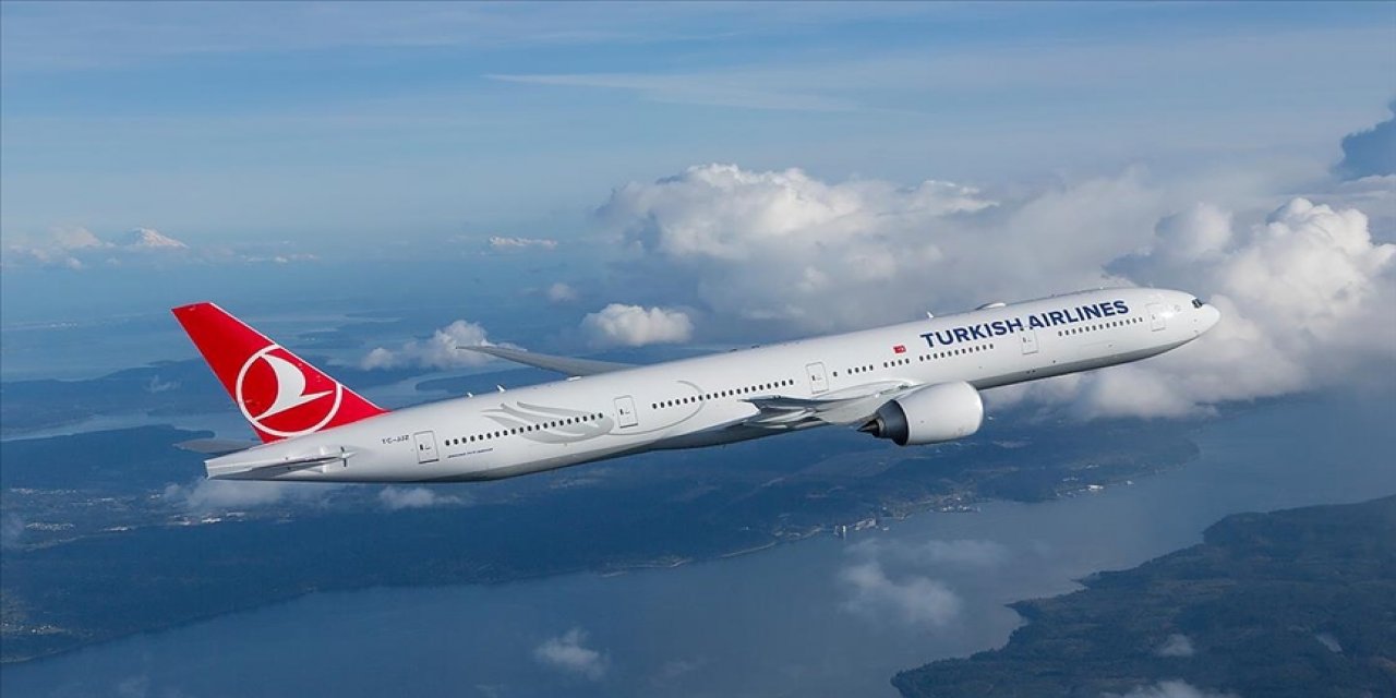 THY’nin İstanbul- Toronto Seferini Yapan Uçağında Kokpitten Dumanlar Yükseldi, Acil İniş Yaptı