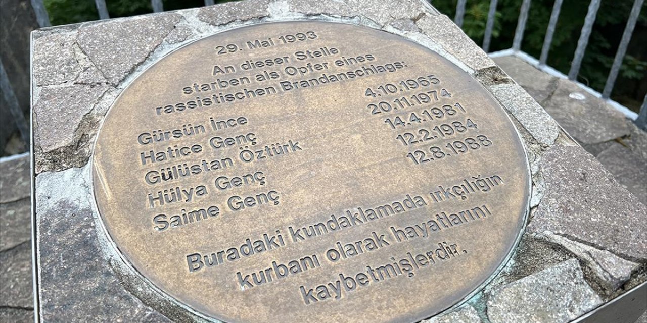 Almanya'nın Kara Lekesi 'Solingen Faciası' Yakınlarının Acıları Dinmiyor