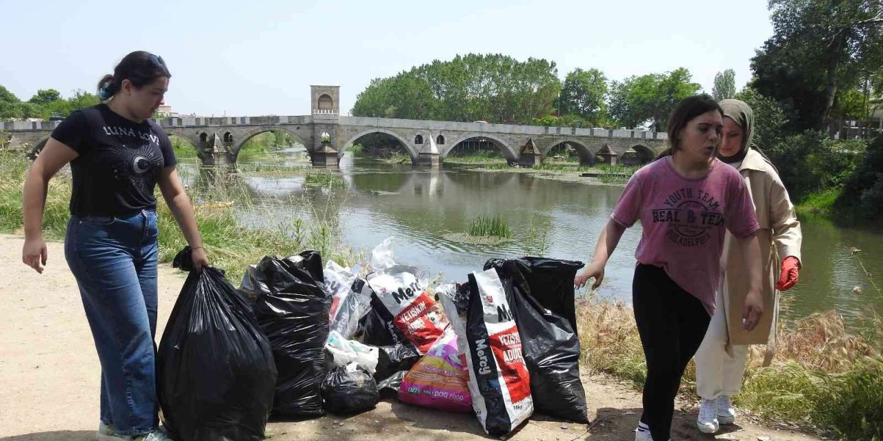 Çevreci Gençlerden Tunca Nehri'nde Yaz Temizliği