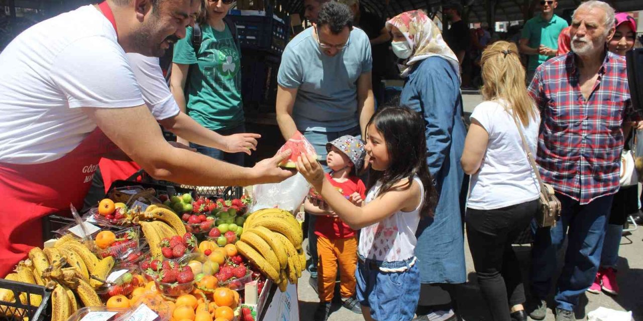 Ankara'da Hayırseverlerden Çocuklar İçin 'Göz Hakkı Manavı' Kuruldu
