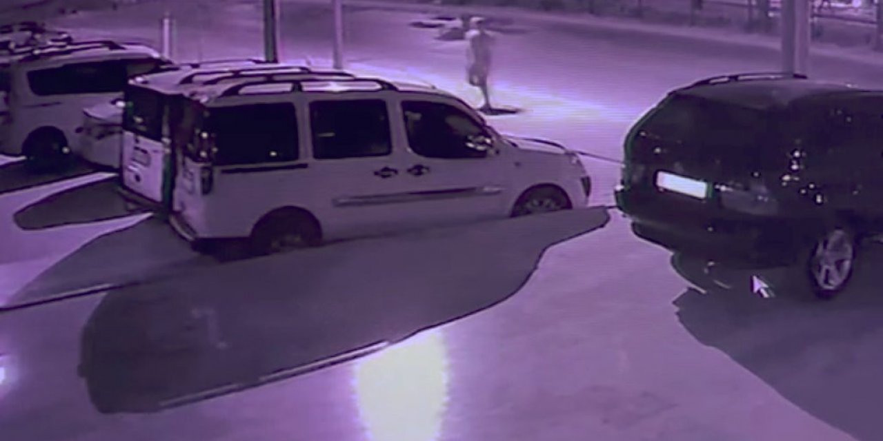 Çarptığı Kişinin Ölümüne Neden Olan Sürücünün Aracını Bırakıp Kaçtığı Anlar Kameralara Yansıdı