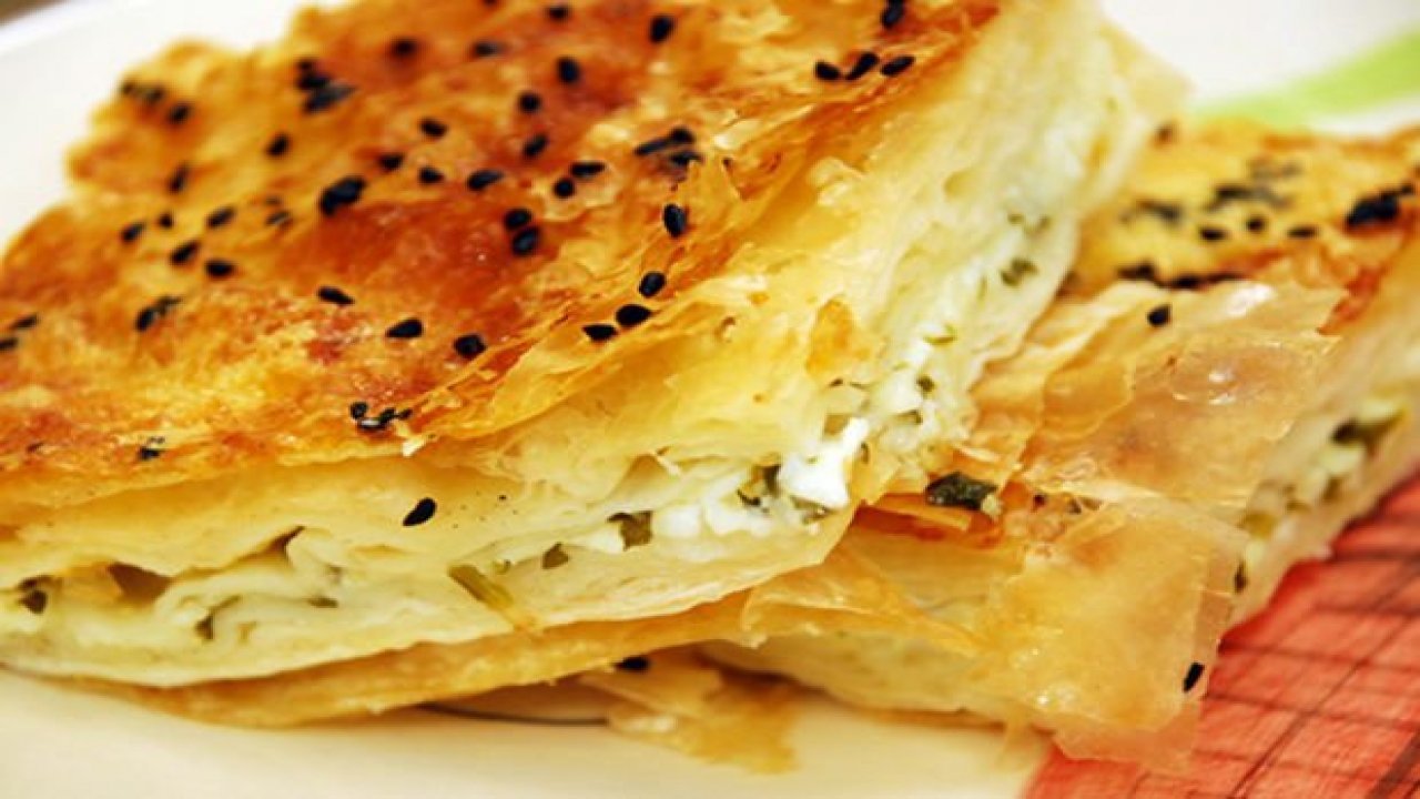 Sosundaki sodanın ayrı bir lezzet kattığı börek! Son yılların en popüler böreği