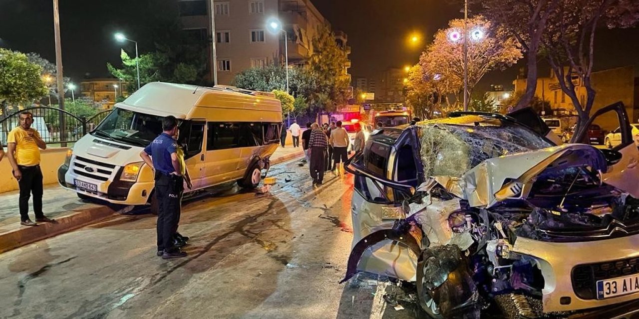Tarsus’ta Minibüsle Otomobil Çarpıştı: 3 Yaralı