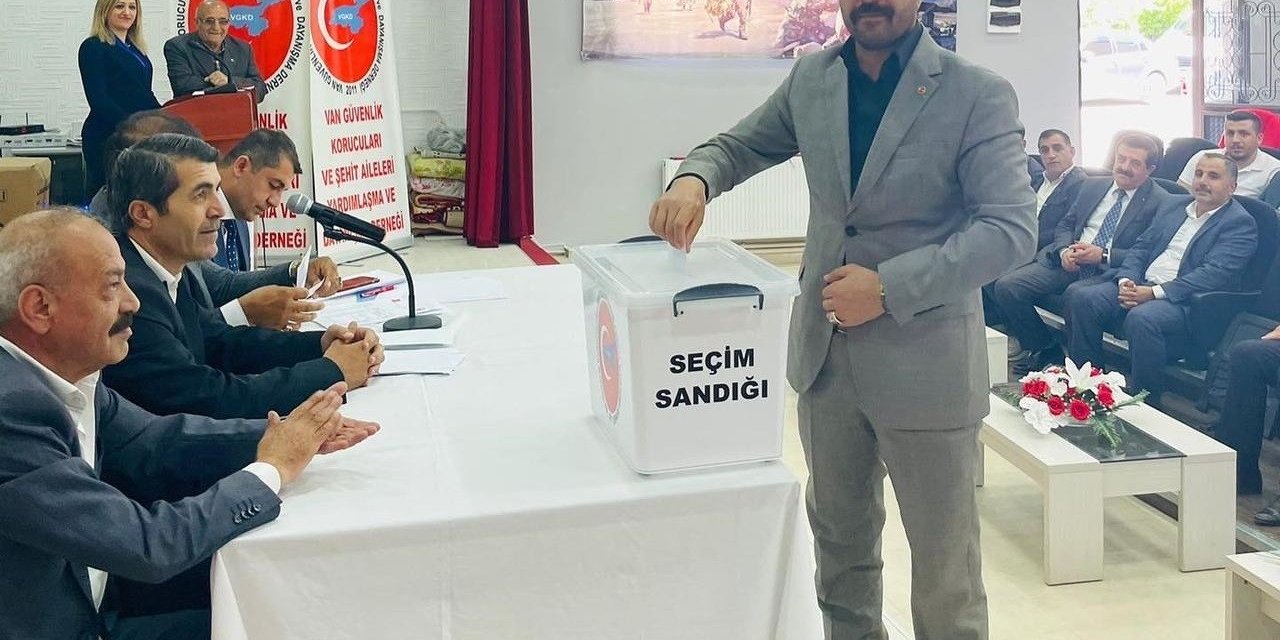 Başkan Ayhan Kahraman Güven Tazeledi