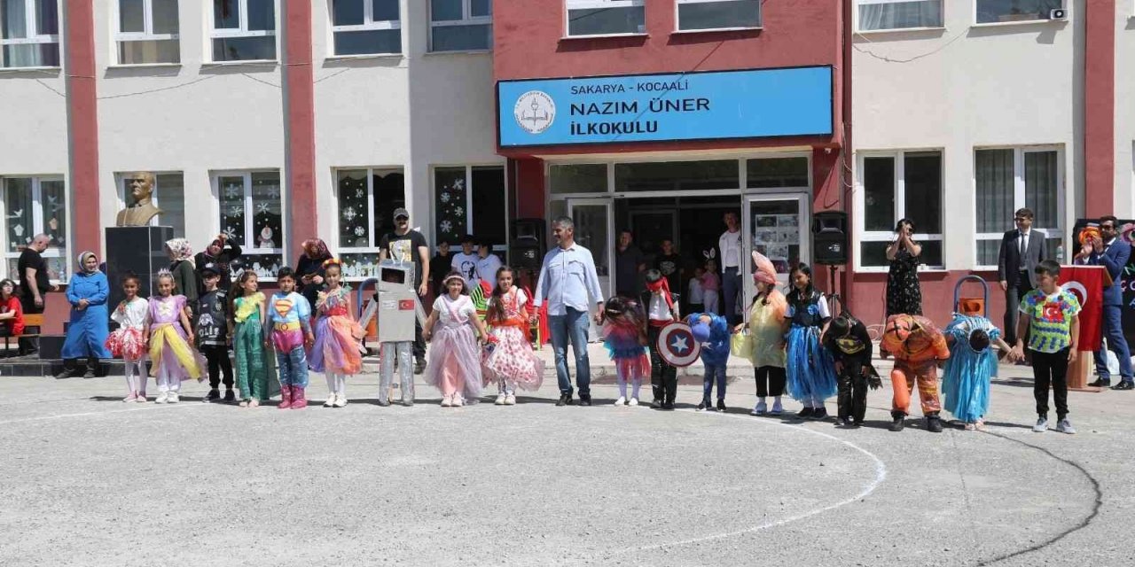Atıklardan Yaptıkları Elbiseleri Defilede Sergilediler