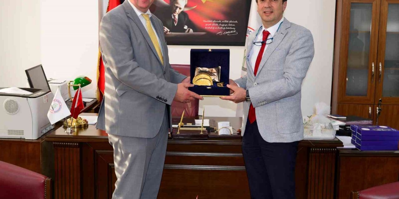Castrop Rauxel Belediye Başkanı Ve Heyetinden Zbeü’ye Ziyaret
