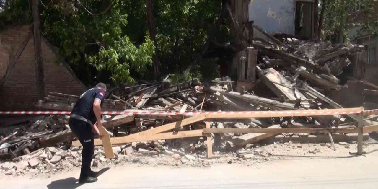 Kütahya’da Tarihi ’gavur Hamamı’ Yıkıldı