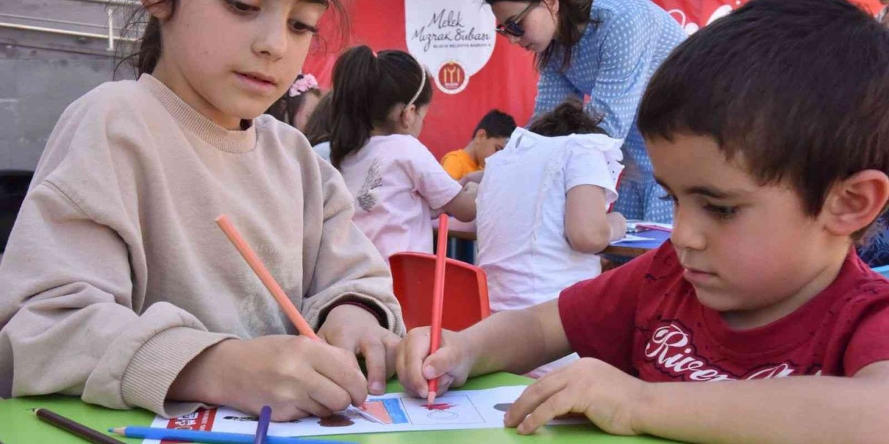 Minikler, ‘atatürk Ve Bandırma Vapuru’ Temalı Karton Etkinliğinde Buluştu