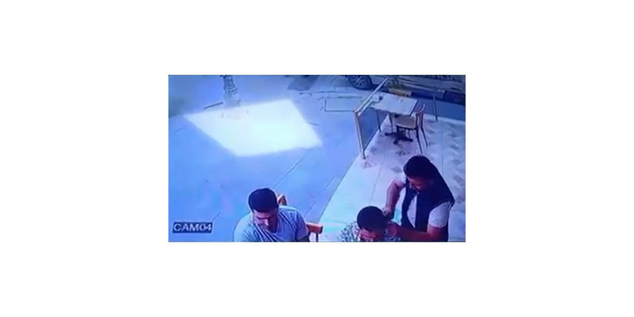 Husumetlisini Börekçide Yakalayıp Kulağını Kesti