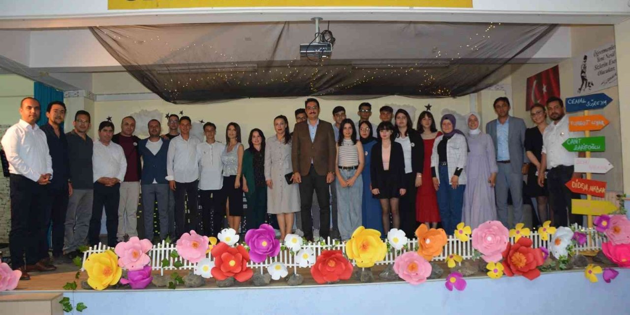 Selendi’de ’anadolu’da Bir Bahar Akşamı’ Şiir Dinletisi