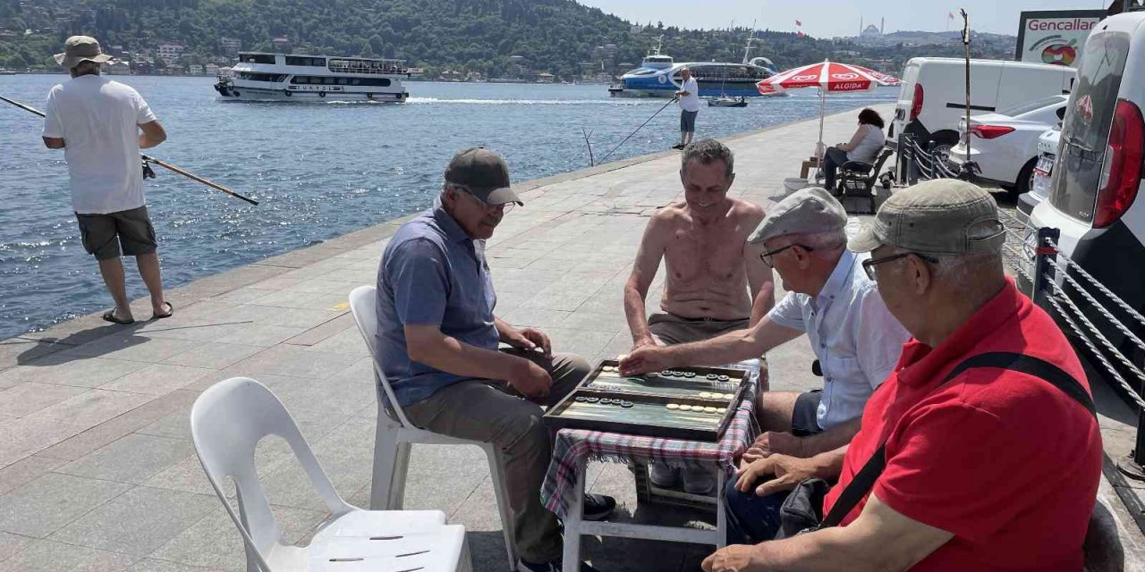 İstanbul’da Hava Sıcaklığı Arttı, Vatandaşlar Sahile Koştu