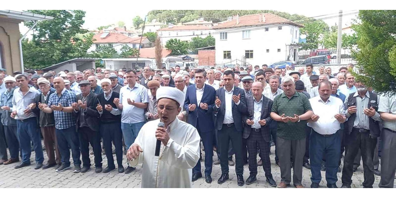 Selendi Pınarlar Mahallesi’nde Yağmur Duası Yapıldı