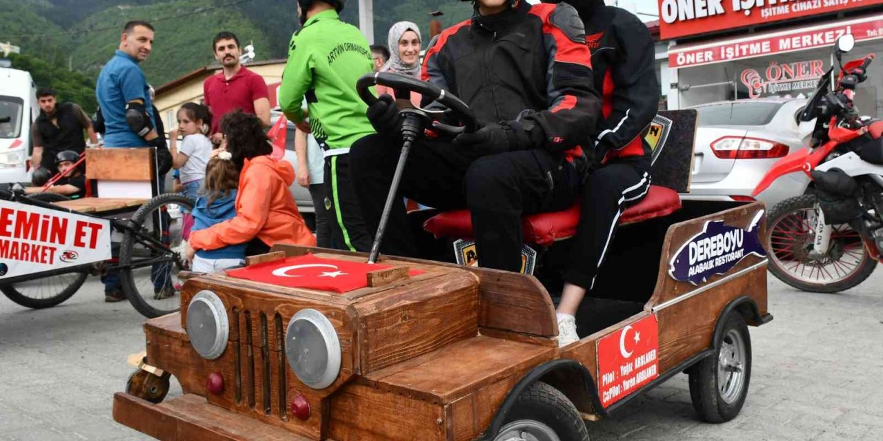 Hurdalardan Yaptıkları Araçlarla Yarıştılar