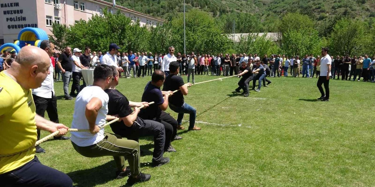 Polisler Bahar Şenliğinde Stres Attı