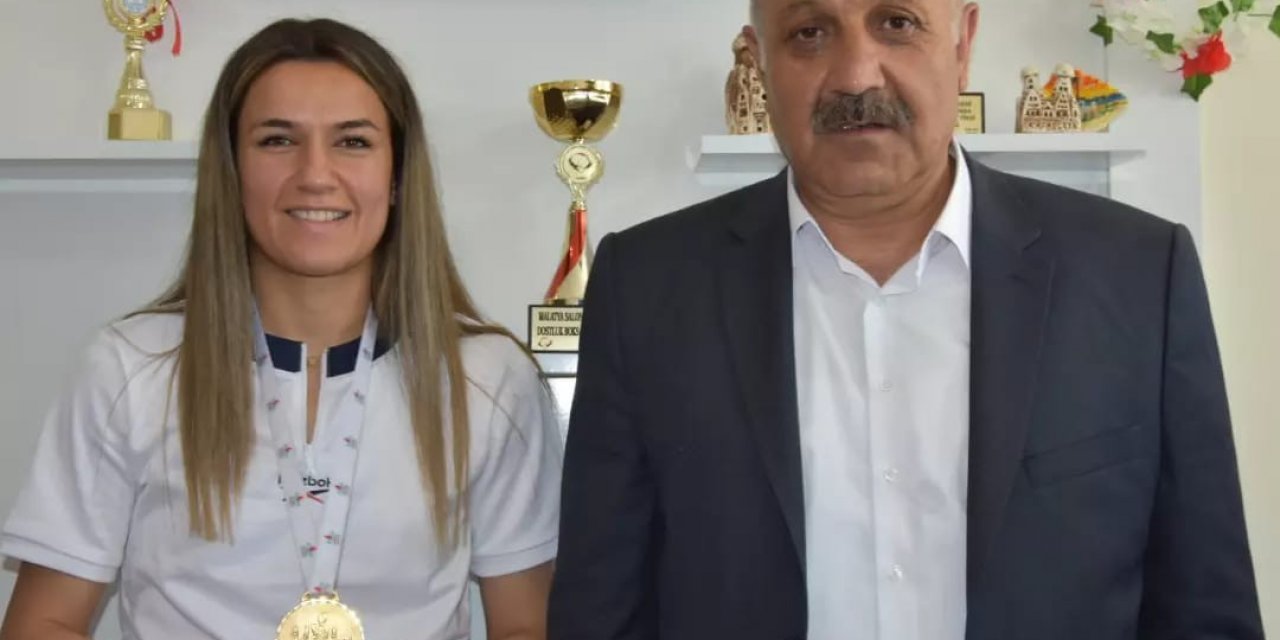 Başkan Zelyurt’dan Boks Şampiyonu Akbaş’a Tebrik