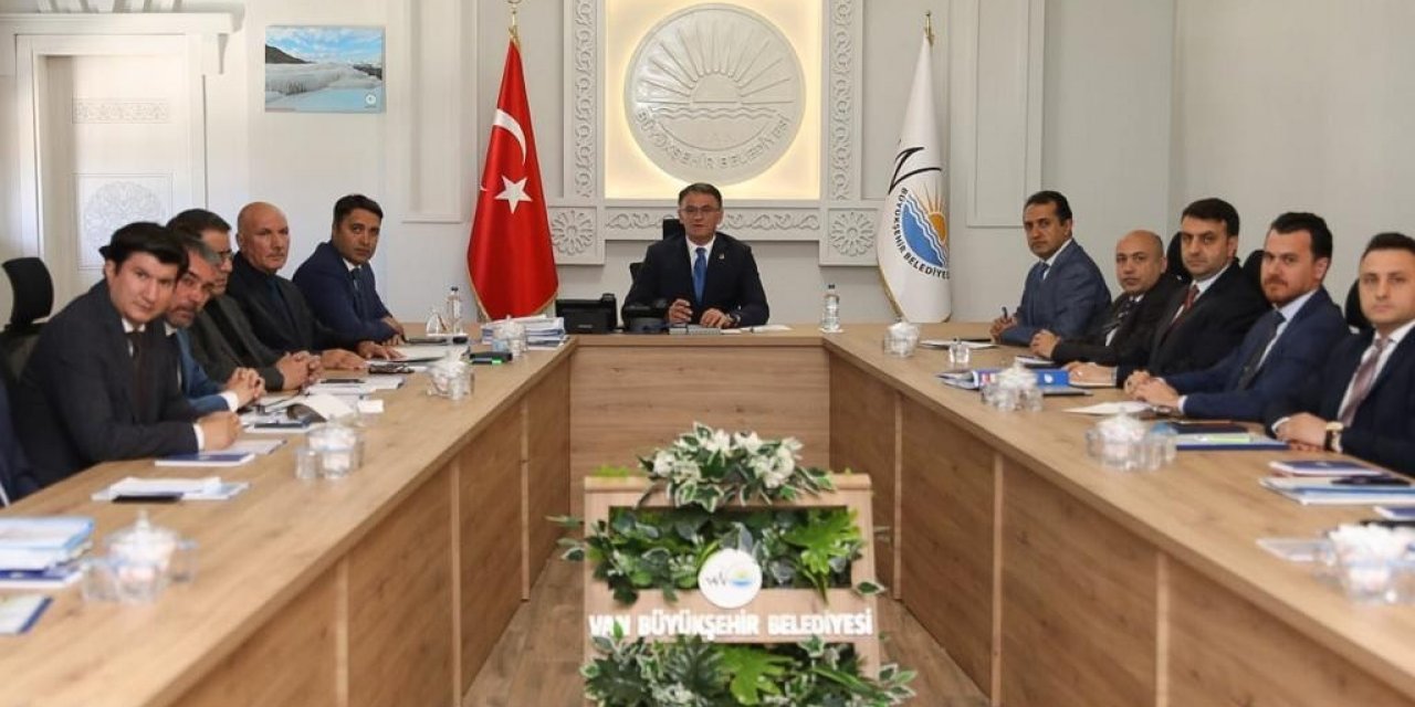 Vali Balcı, Büyükşehir Belediyesinin Yatırımlarıyla İlgili Toplantı Yaptı