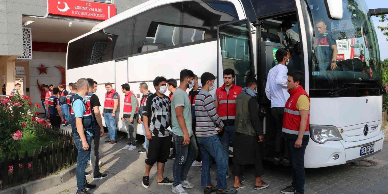 31 Bin 30 Düzensiz Göçmen Sınır Dışı Edildi