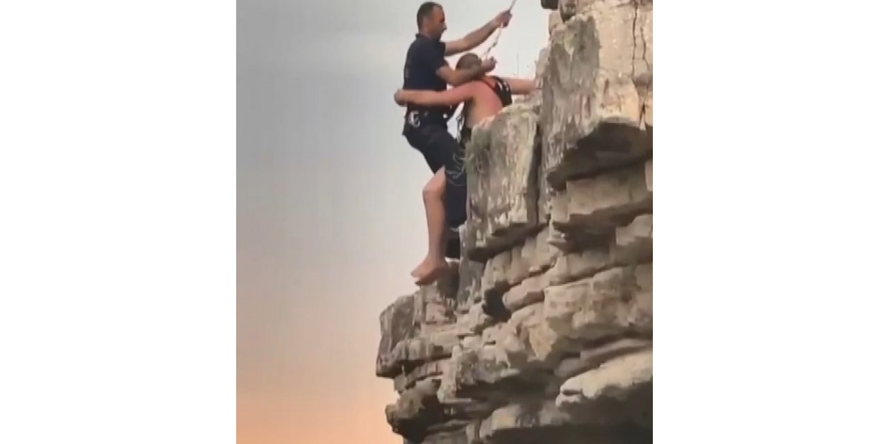 Denize Atlamak İçin Çıktığı Kayadan Atlayamayınca Mahsur Kaldı