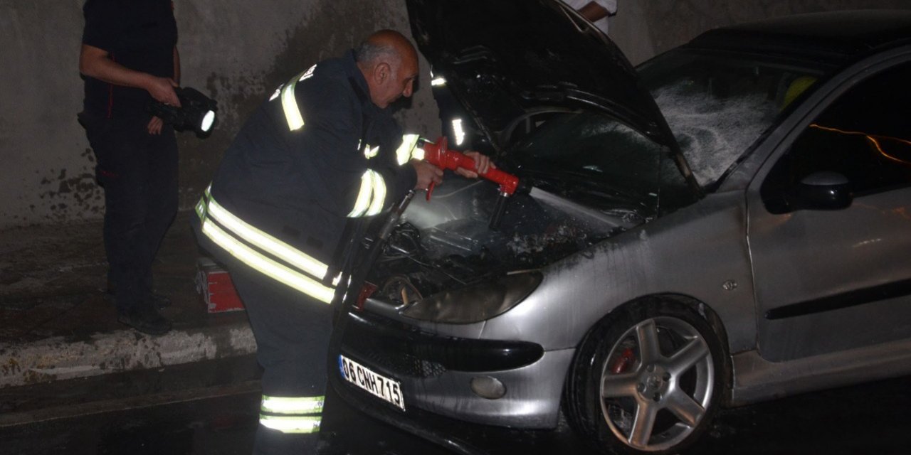 Yeni Aldığı Otomobili Seyir Halindeyken Yandı