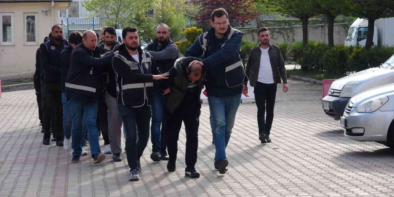 Yozgat’ta Deaş Operasyonunda Gözaltına Alınan 10 Kişiden 2’si Tutuklandı