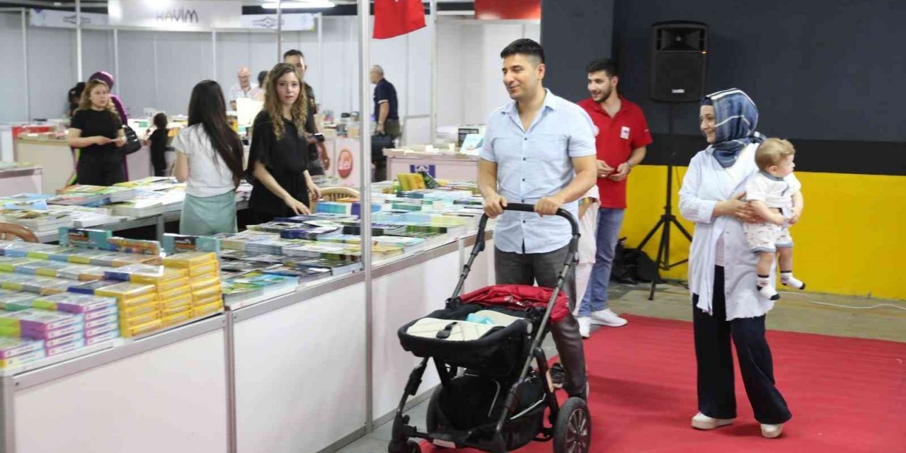 Denizli’de Yazarlar Ve Okuyucular Bir Araya Geldi